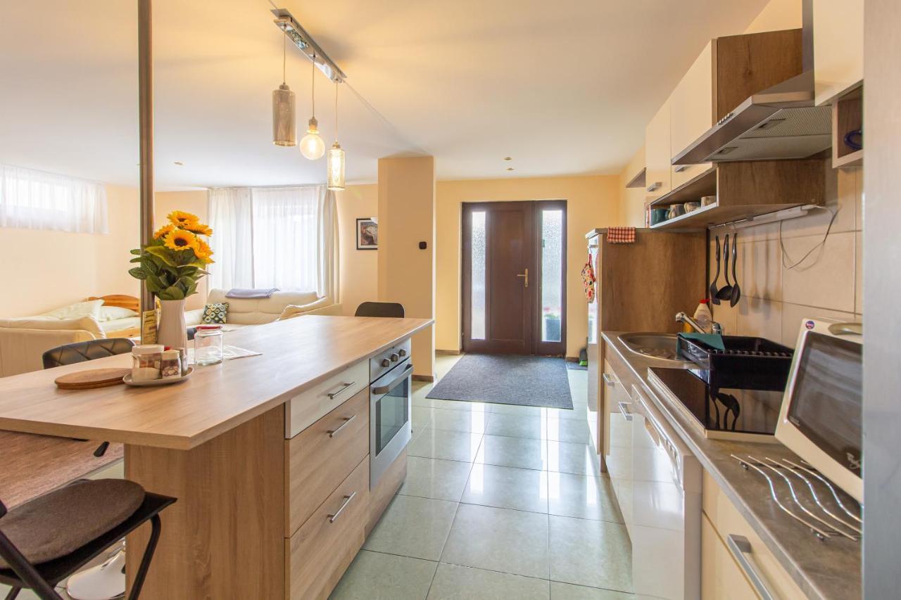Deli Terasz B Apartman Free Parking, Self-Check-In Anytime 기오르 외부 사진